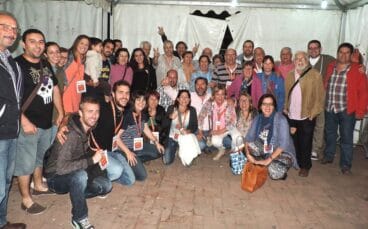 Miembros de Compromís celebrando el resultado de las elecciones municipales