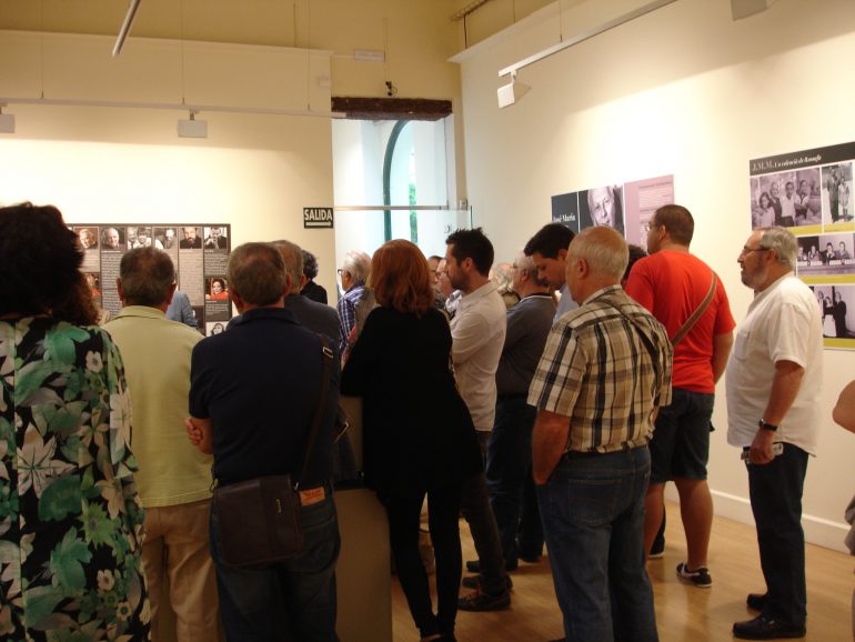 Público asistente a la inauguración de la exposición de José Mª Morera