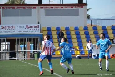 Partido de fútbol Veterano entre SolcasaDénia y Jávea Vtnos.
