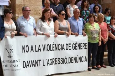 Representantes políticos en el minuto de silencio