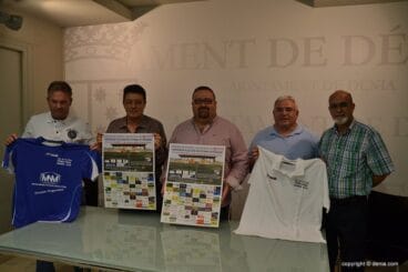 Sisco Signes con los organizadores del partido benéfico