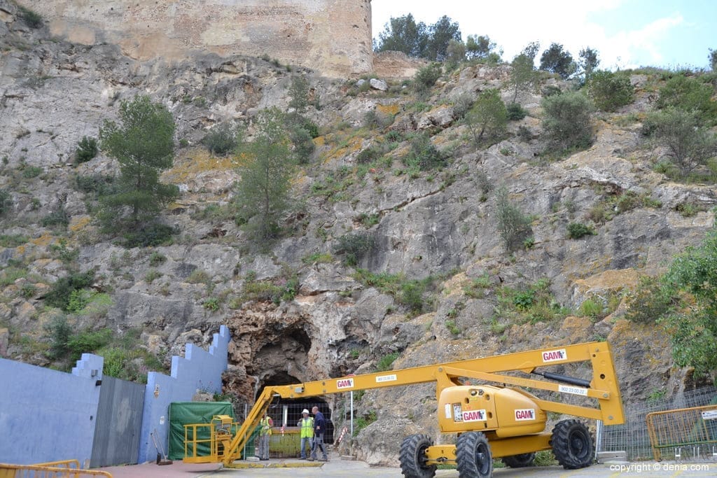 Trabajos en el túnel del castillo