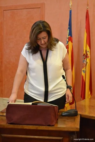 Juramento de los nuevos concejales de Dénia – Ana Kringe