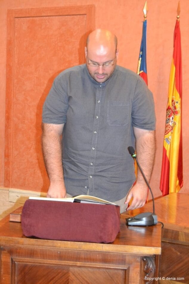 14 Juramento de los nuevos concejales de Dénia Josep Crespo