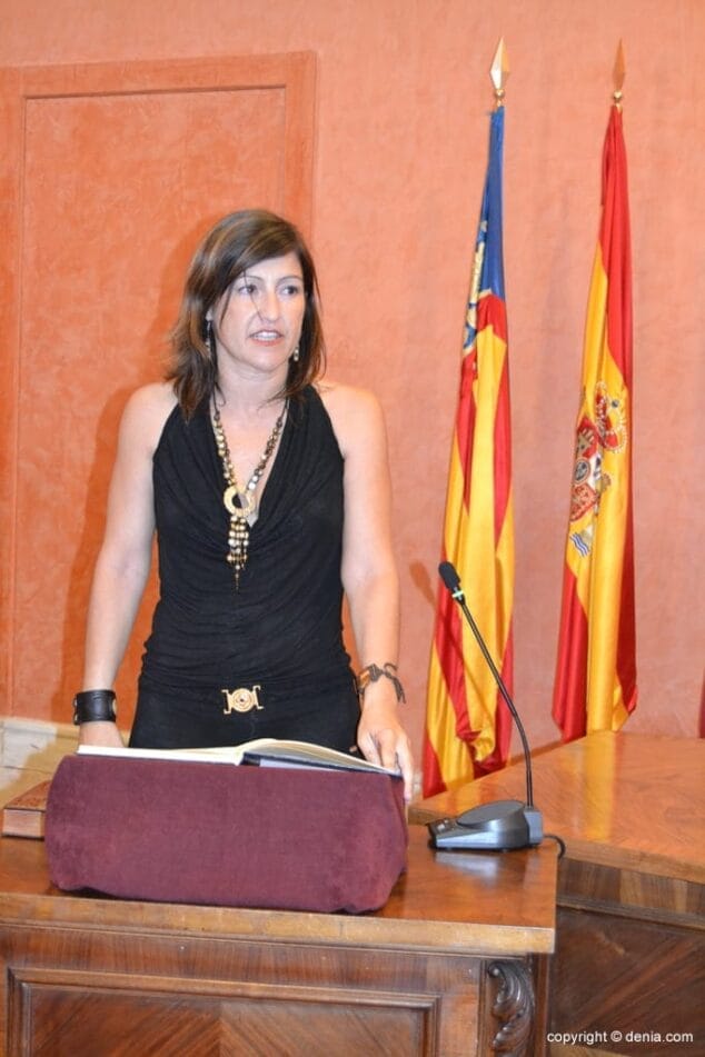 15 Juramento de los nuevos concejales de Dénia Eva Ronda