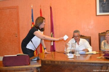 Votación de nuevo alcalde – Ana Kringe