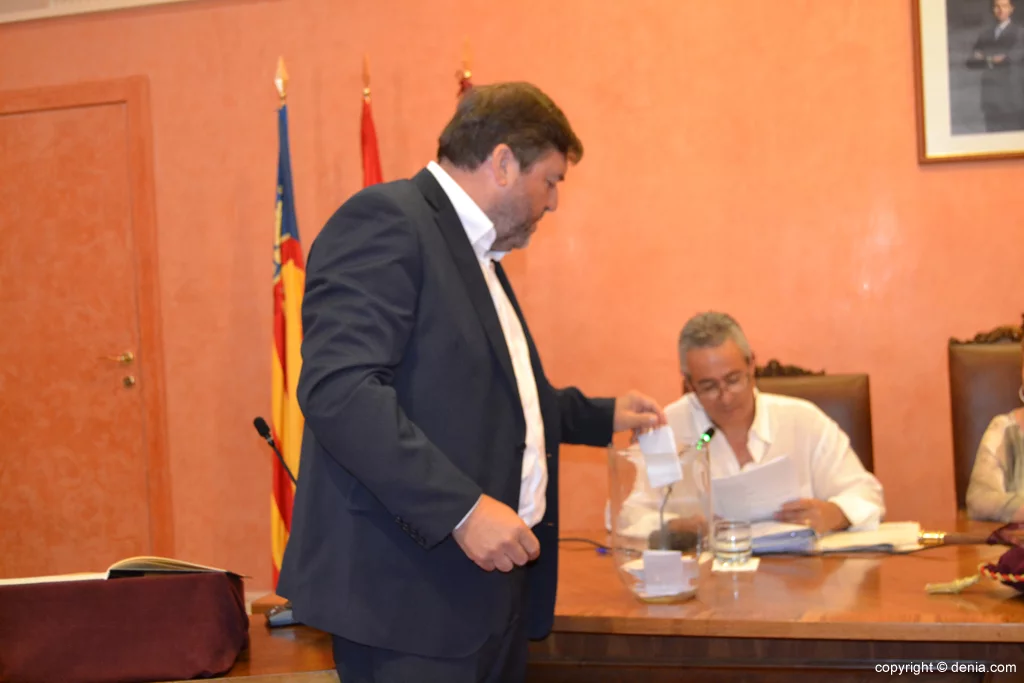 Votación de nuevo alcalde – Rafa Carrió