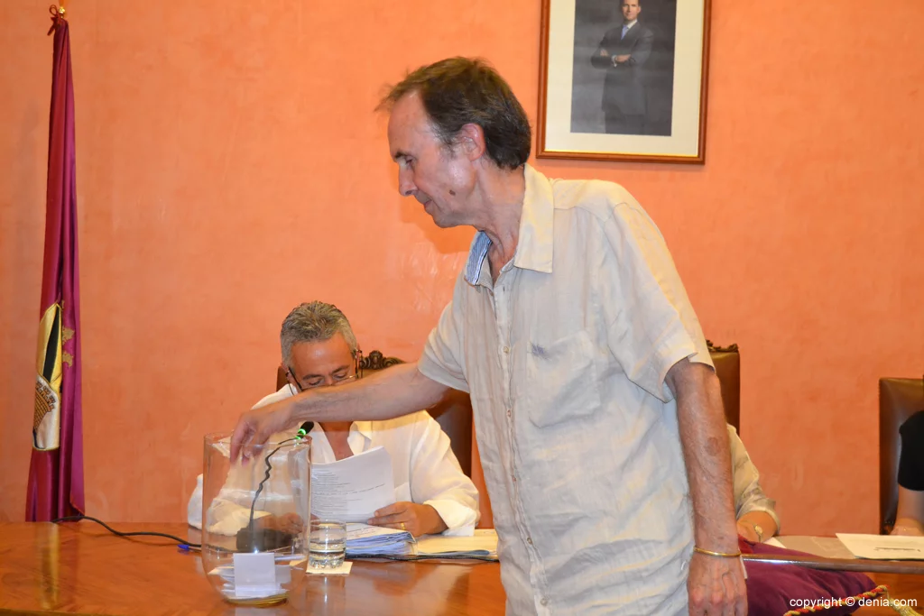 Votación de nuevo alcalde – Antonio Losada