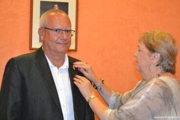 Imposición de la insignia a Vicent Grimalt