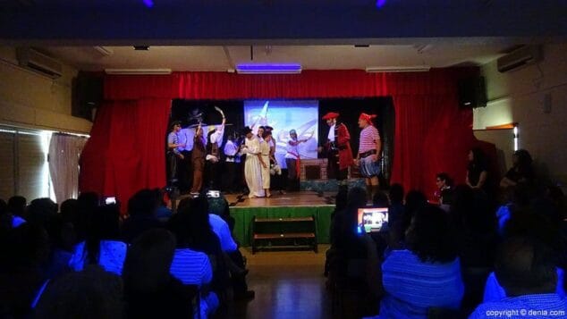 Los alumnos del CEE Raquel Payà celebraron el fin de curso con actuaciones teatrales 1 Actuación de Peter Pan