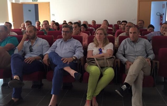 Asistentes a la elección de la nueva presidenta de CEDMA