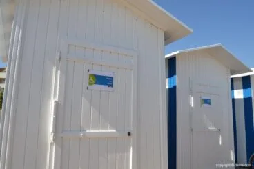 Baños para discapacitados en la playa del Cagarritar
