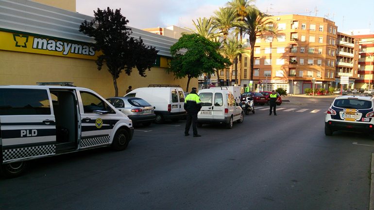 Control policial en la calle La Vía
