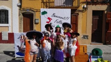 Delegadas infantiles con los pequeños.