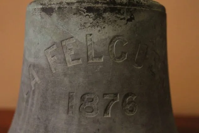 Detalle de la campana de La Felguera