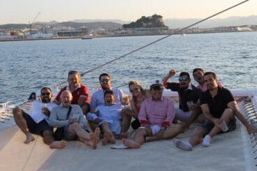 El capitán cristiano en el catamarán