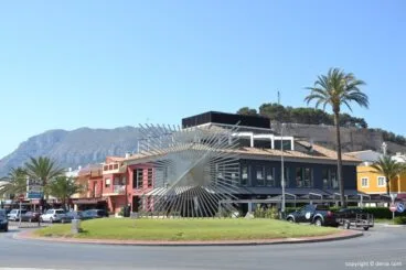 El castillo y el Montgó desde la Punta del Raset