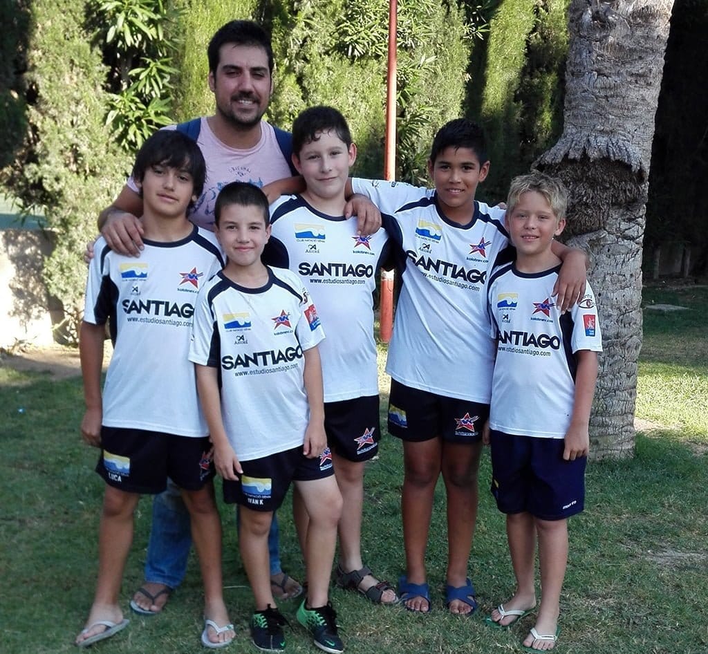 Gallego y Nieto, del Club Natació Dénia, fueron segundos en San Vicent del Raspeig 1 El técnico Carlos Morelló con sus chicos
