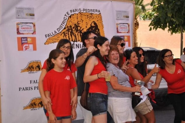Un centenar de personas participan en el II Concurso de Paellas de París Pedrera 2 Entrega de premios del concurso de paellas de la falla París Pedrera