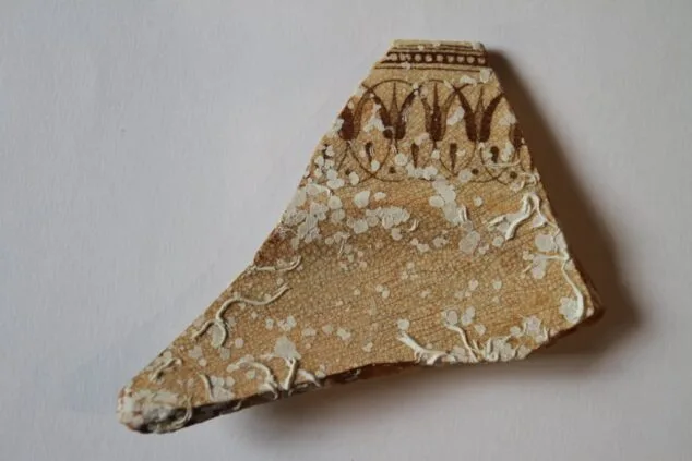 Fragmento de loza decorada de La Felguera