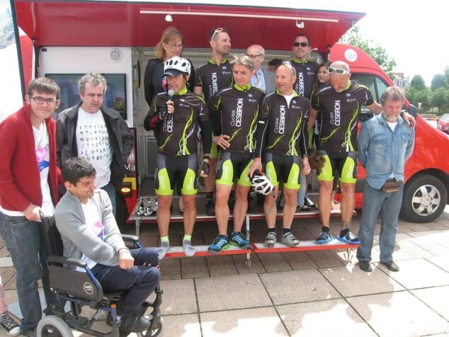 Jimy Higueras y miembros de Condenador al Bordillo en Angers