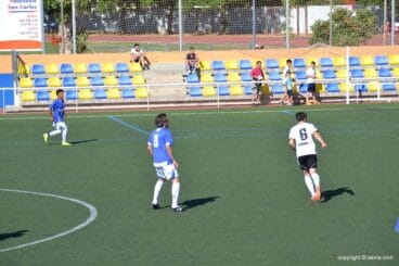 Juan Carlos Signes marcando a David Albelda