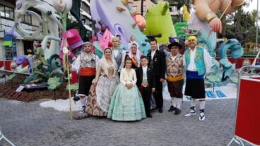 La Falla Diana junto a la hoguera Plaza Galicia