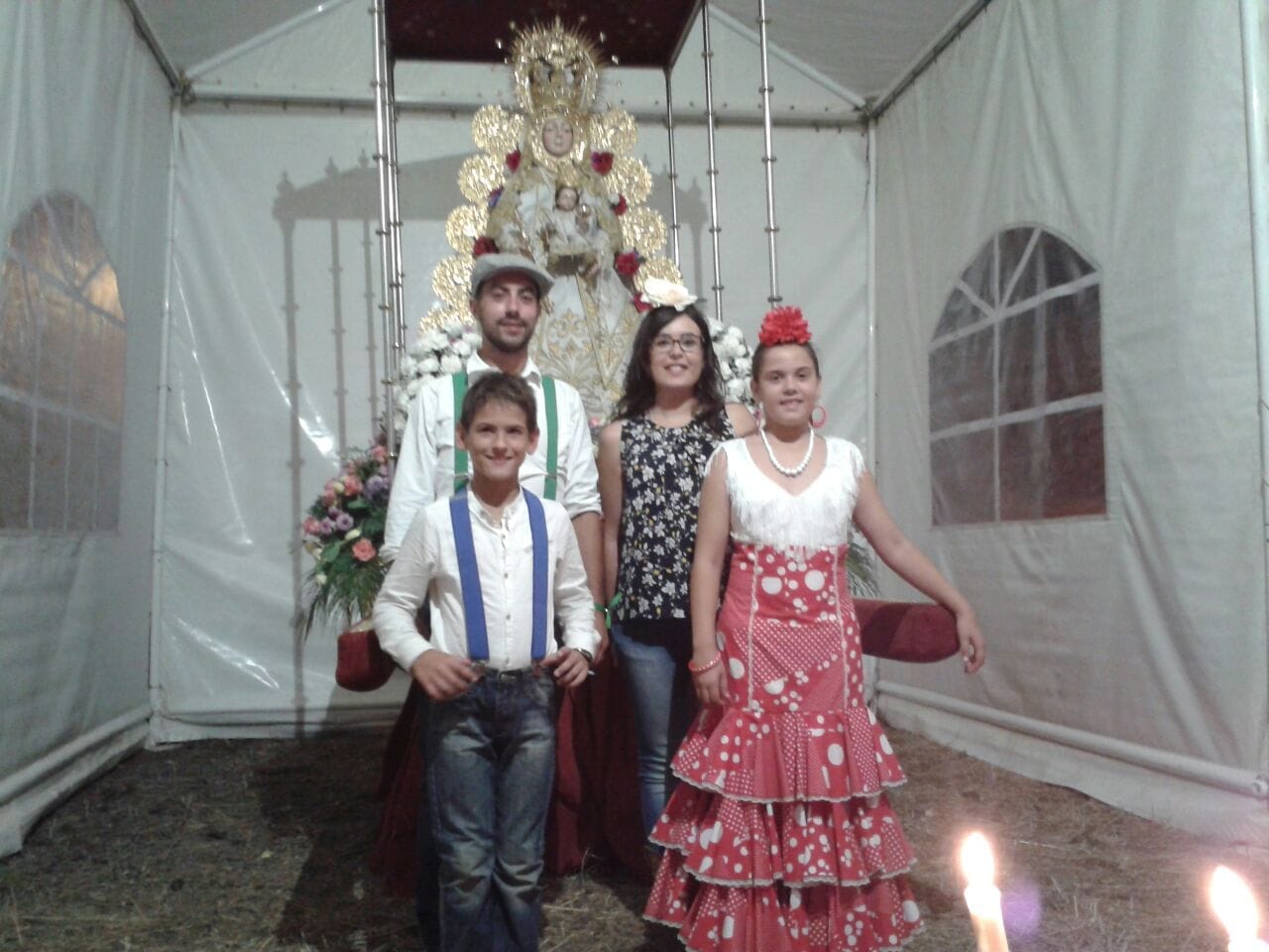 Los cargos de París Pedrera con la Virgen del Rocío
