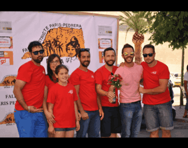 Los cargos de la Falla París Pedrera en la entrega de premios de las paellas