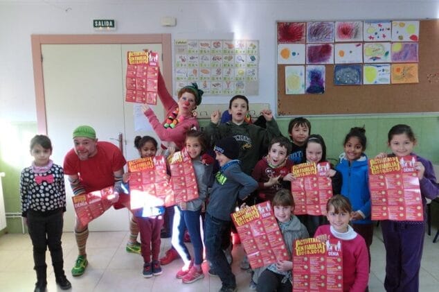 Los niños durante una actividad en familia