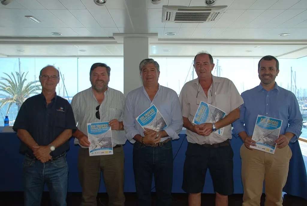 Portolés junto a Carrió y miembros del RCN. Dénia