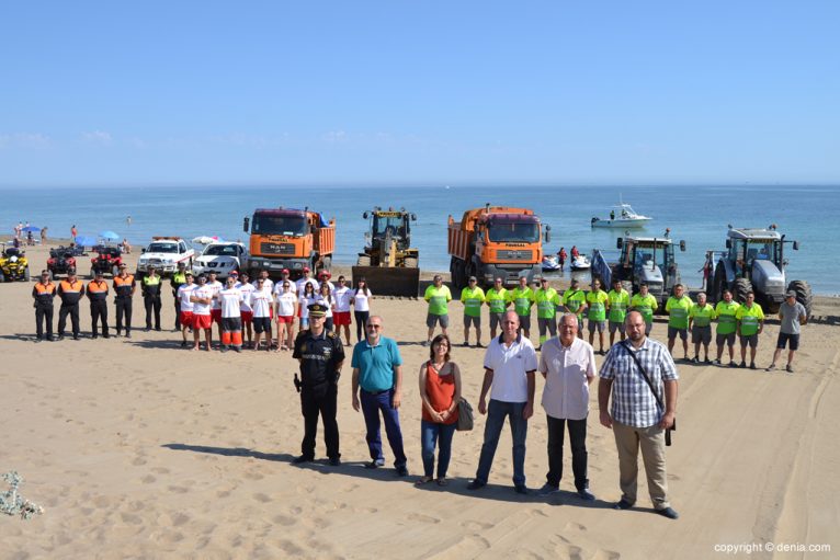 Presentación de los efectivos de vigilancia y limpieza de playas en Dénia 2015