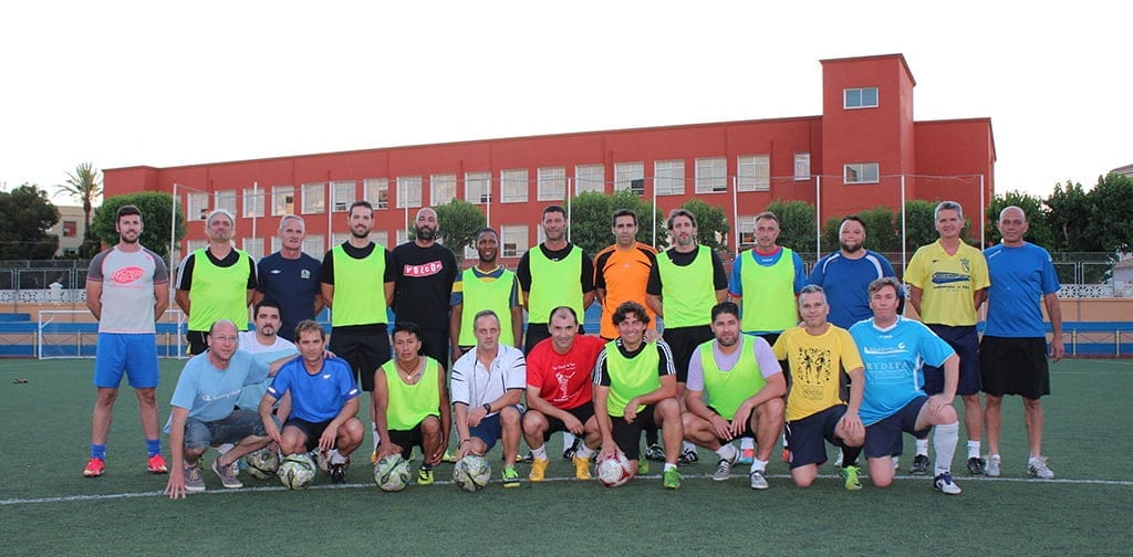 José Luis Gayá hará el saque de honor del partido a benéficio de Cáritas 1 Selección Comarcal de Fútbol Veterano
