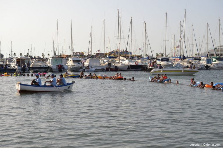 Bous a la mar 2015 - Público en el agua