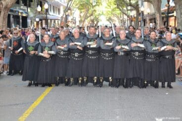 Desfile de gala Dénia 2014 – Filà Cavallers del Me’n Fot