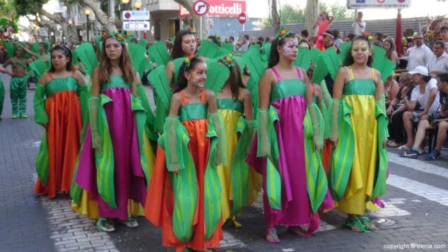 08 Carrozas Dénia 2015 Comparsa infantil Baix la Mar