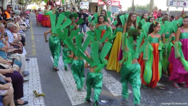 09 Carrozas Dénia 2015 Comparsa infantil Baix la Mar
