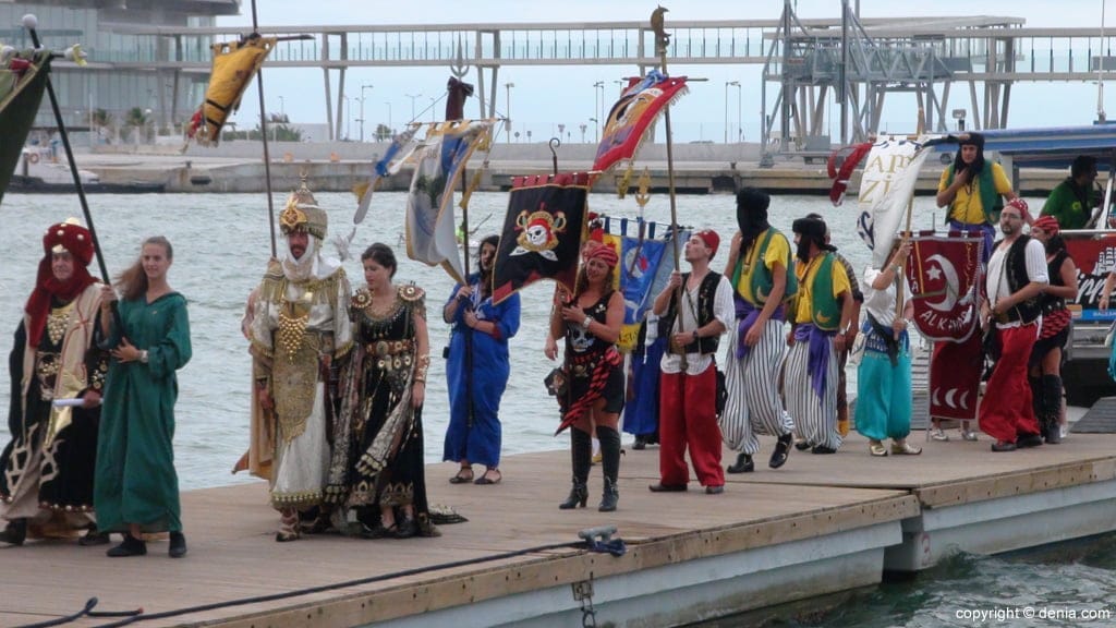 09 Desembarco moro Dénia 2014 01 - llegada de las tropas a puerto