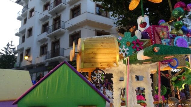 105 Carrozas Dénia 2015 Carroza infantil Falla Saladar