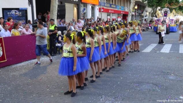 23 Carrozas Dénia 2015 Comparsa infantil Oeste
