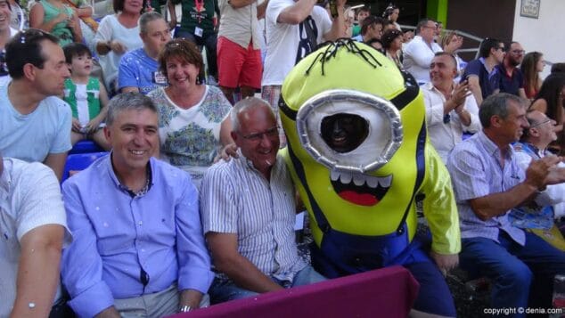 26 Carrozas Dénia 2015 Comparsa infantil Oeste