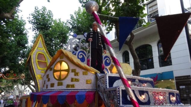 28 Carrozas Dénia 2015 Carroza infantil Oeste