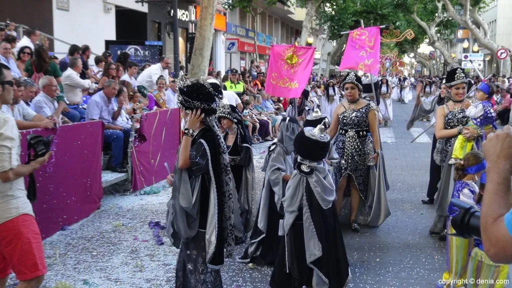 Carrozas Dénia 2015 - Comparsa Darrere del Castell