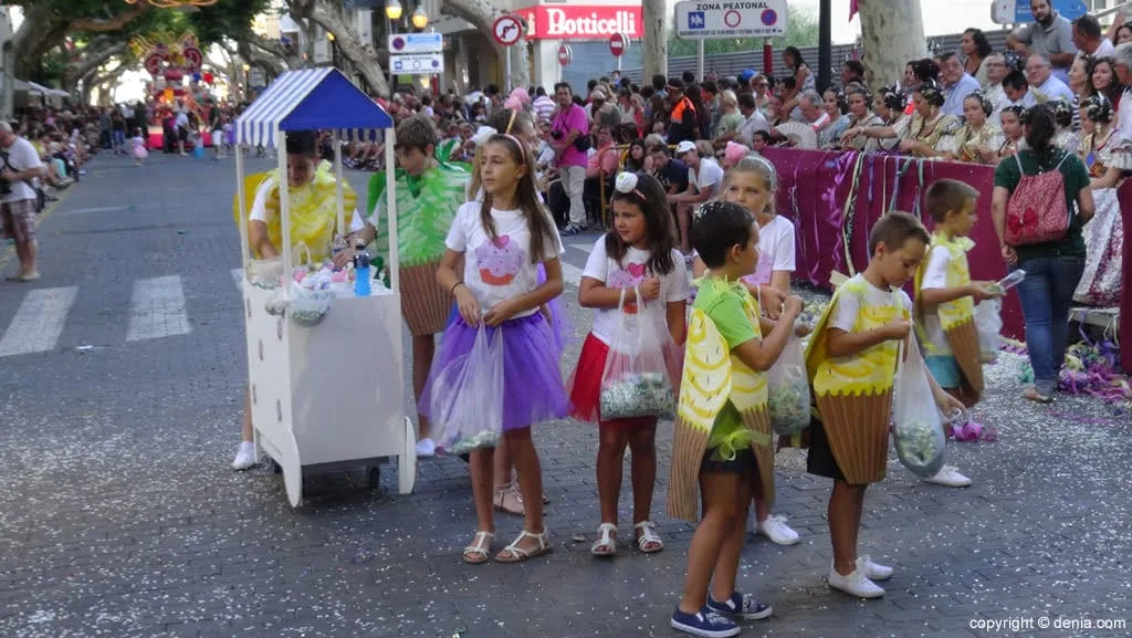 Carrozas Dénia 2015 - Comparsa infantil Les Roques