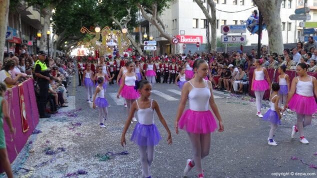 67 Carrozas Dénia 2015 Comparsa infantil París Pedrera