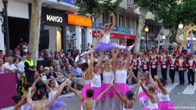 68 Carrozas Dénia 2015 Comparsa infantil París Pedrera
