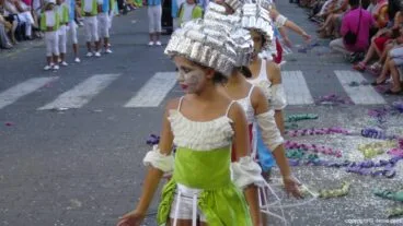Carrozas Dénia 2015 – Comparsa infantil port Rotes
