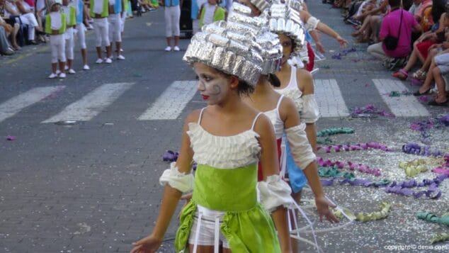 78 Carrozas Dénia 2015 Comparsa infantil port Rotes