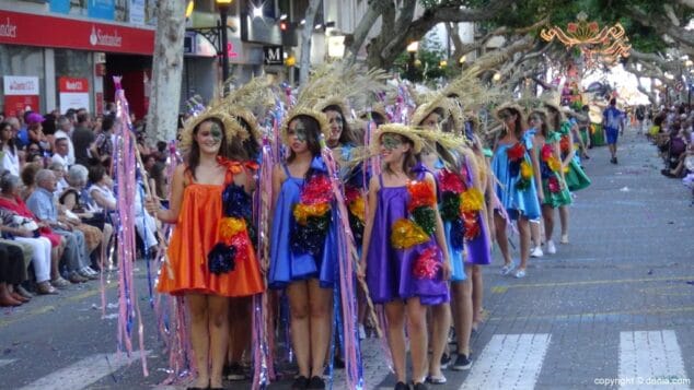 94 Carrozas Dénia 2015 Comparsa infantil Falla Centro