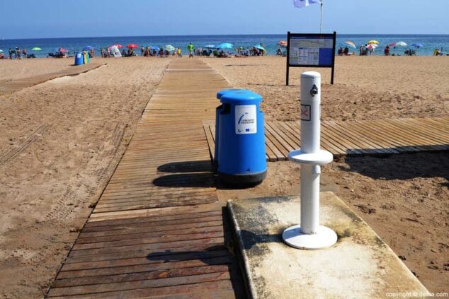 Acceso playa Les Bovetes